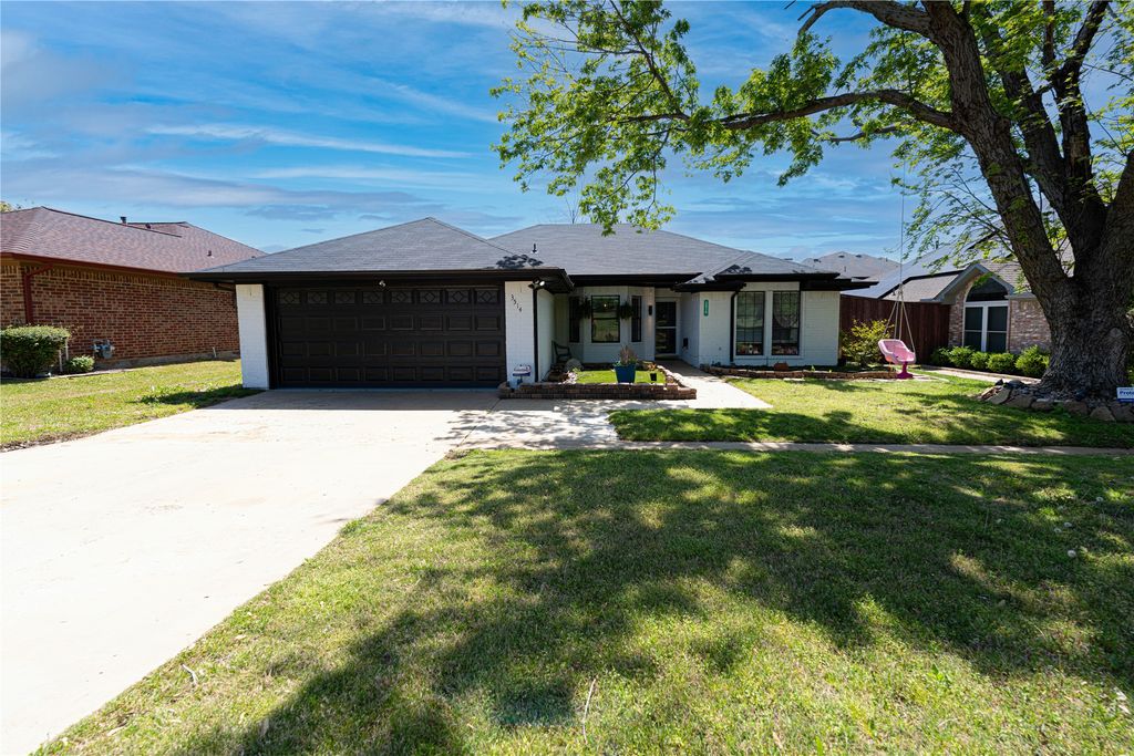 3514 Cliff Oaks Drive, Corinth, TX 76210