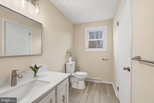 2430 OPAL RD, York, PA 17408