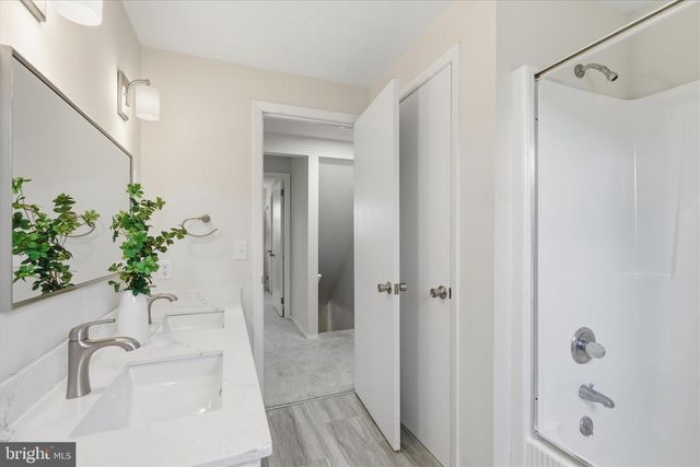 2430 OPAL RD, York, PA 17408