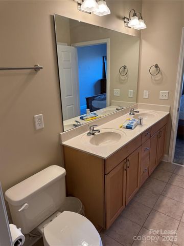 1000 E Woodlawn Road E, Charlotte, NC 28209