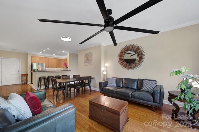 1000 E Woodlawn Road E, Charlotte, NC 28209