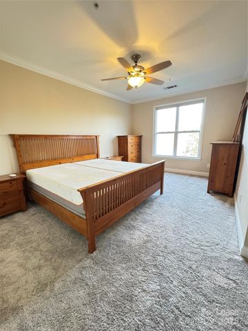 1000 E Woodlawn Road E, Charlotte, NC 28209