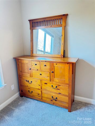 1000 E Woodlawn Road E, Charlotte, NC 28209