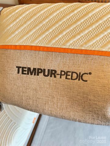 1000 E Woodlawn Road E, Charlotte, NC 28209