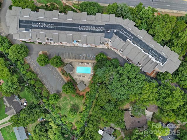 1000 E Woodlawn Road E, Charlotte, NC 28209