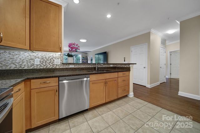 1000 E Woodlawn Road E, Charlotte, NC 28209