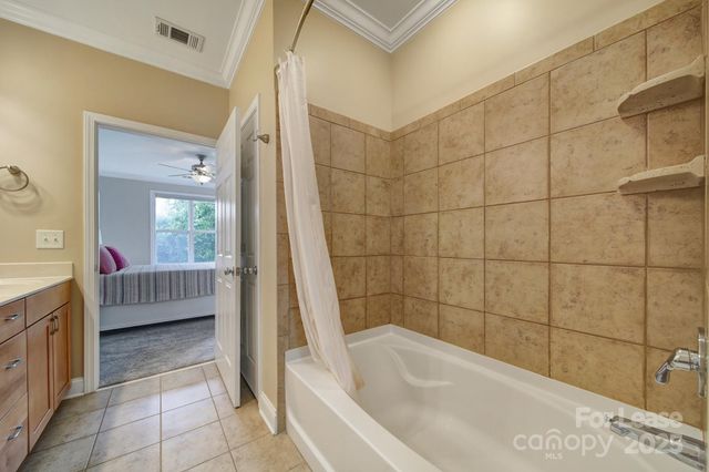 1000 E Woodlawn Road E, Charlotte, NC 28209