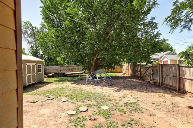 1823 W Mansur, Guthrie, OK 73044
