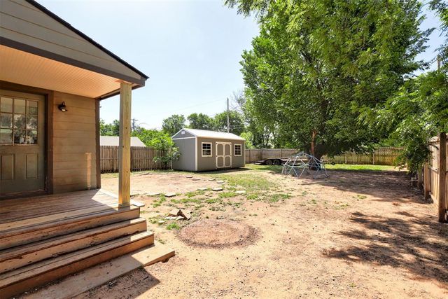 1823 W Mansur, Guthrie, OK 73044