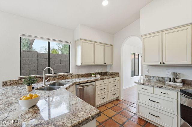 8859 S GRANDVIEW Drive, Tempe, AZ 85284