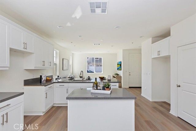 1996 Nathan Lane, San Jacinto, CA 92582