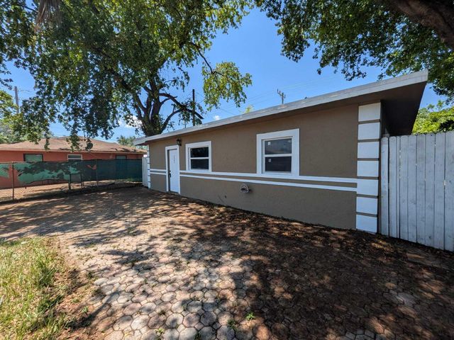 2861 NW 5th Street, Pompano Beach, FL 33069