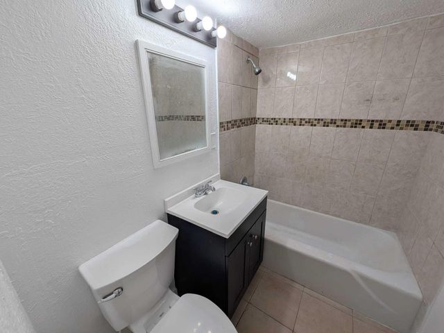 2861 NW 5th Street, Pompano Beach, FL 33069