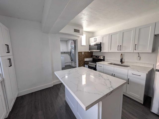 2861 NW 5th Street, Pompano Beach, FL 33069
