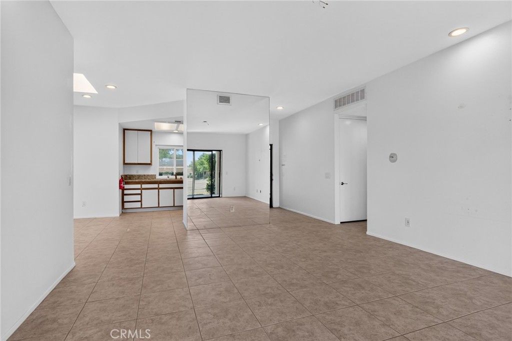 Image 4 of property listing at 28862 Isleta Court, Cathedral City, CA 92234