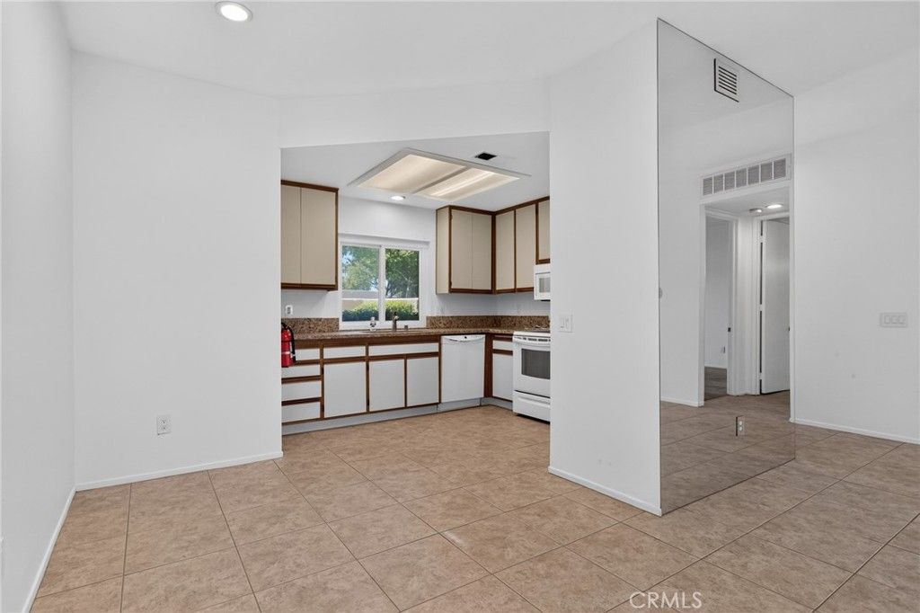 Image 6 of property listing at 28862 Isleta Court, Cathedral City, CA 92234
