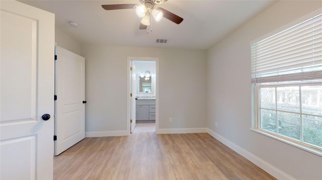 227 Kansas Street, Bacliff, TX 77518