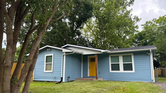227 Kansas Street, Bacliff, TX 77518