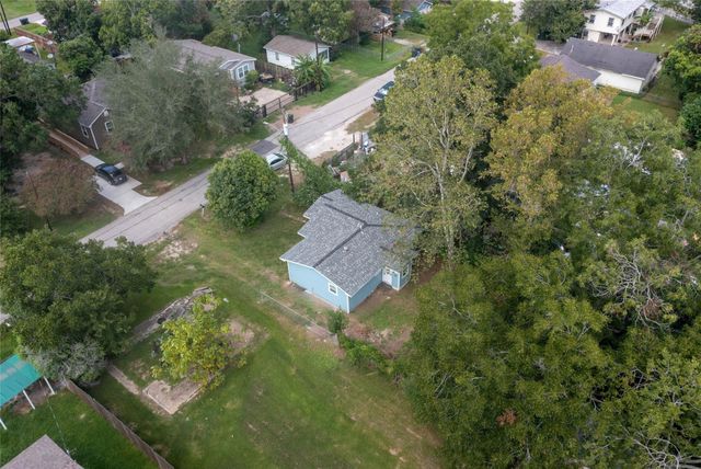 227 Kansas Street, Bacliff, TX 77518