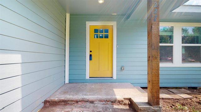 227 Kansas Street, Bacliff, TX 77518