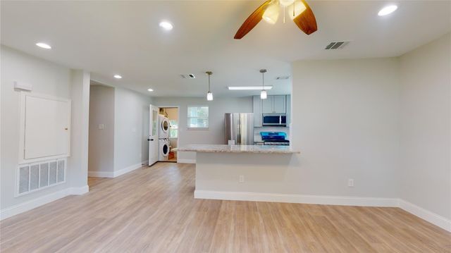 227 Kansas Street, Bacliff, TX 77518