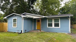 227 Kansas Street, Bacliff, TX 77518