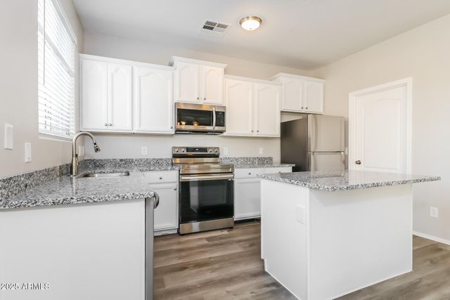 17500 W MANDALAY Lane, Surprise, AZ 85388