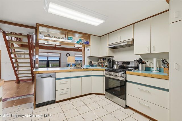 2487 Sunset Vista Drive, Aripeka, FL 34679