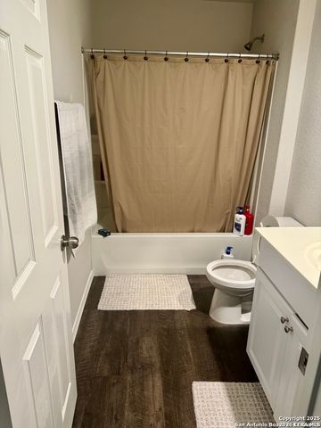 7535 HOMEWOOD LN, Elmendorf, TX 78112