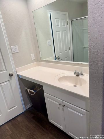 7535 HOMEWOOD LN, Elmendorf, TX 78112