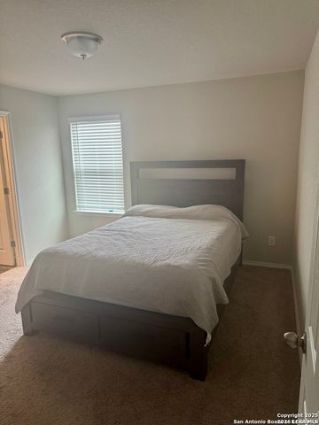 7535 HOMEWOOD LN, Elmendorf, TX 78112