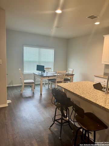 7535 HOMEWOOD LN, Elmendorf, TX 78112