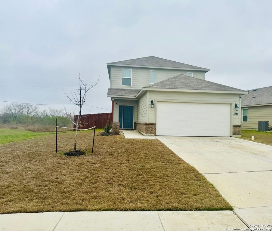 7535 HOMEWOOD LN, Elmendorf, TX 78112
