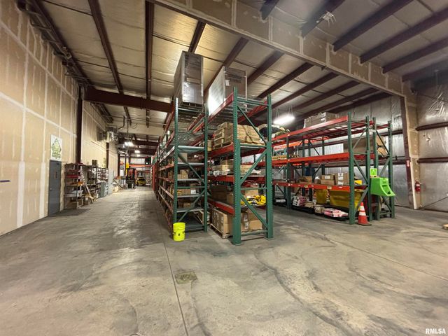 937 E 53RD Street, Davenport, IA 52807