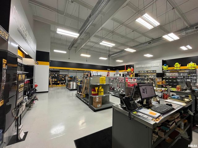 937 E 53RD Street, Davenport, IA 52807