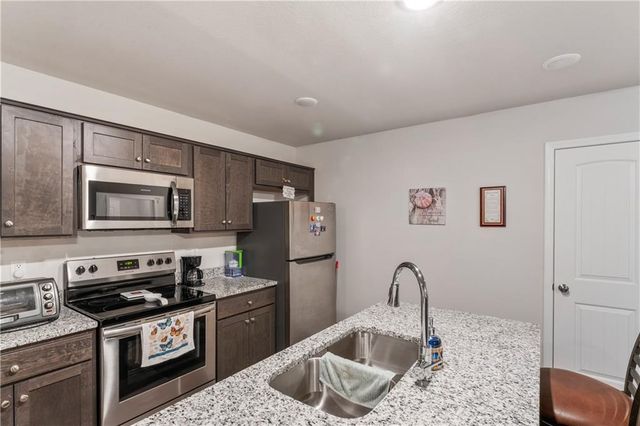 2104 Crestview Place, Raymore, MO 64083