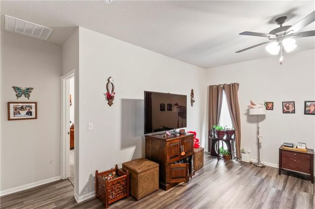 2104 Crestview Place, Raymore, MO 64083