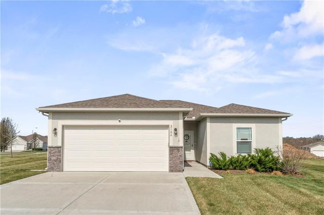 2104 Crestview Place, Raymore, MO 64083