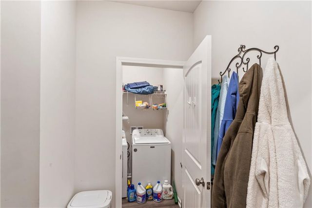 2104 Crestview Place, Raymore, MO 64083