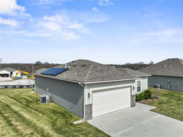 2104 Crestview Place, Raymore, MO 64083