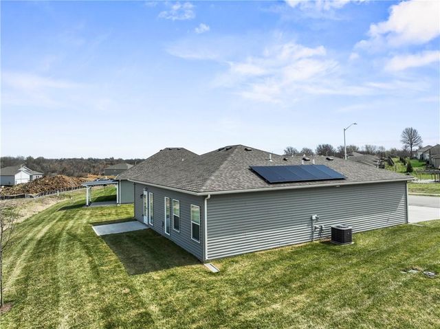 2104 Crestview Place, Raymore, MO 64083