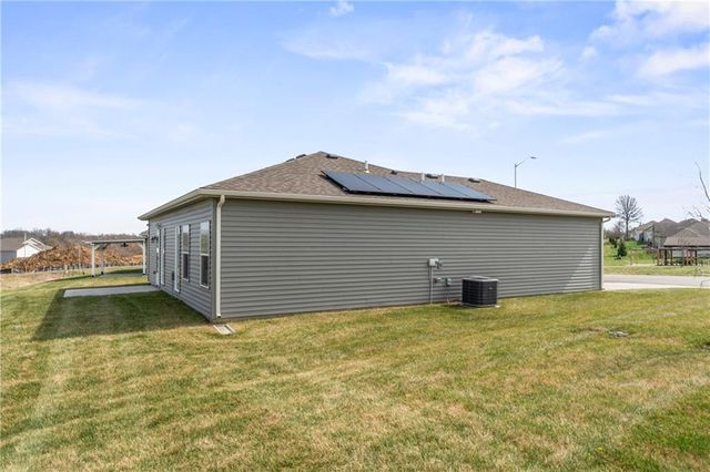 2104 Crestview Place, Raymore, MO 64083