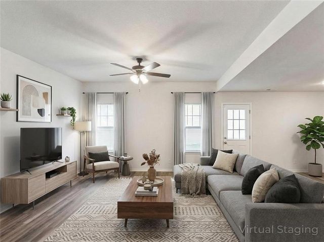 2104 Crestview Place, Raymore, MO 64083