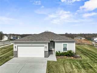 2104 Crestview Place, Raymore, MO 64083