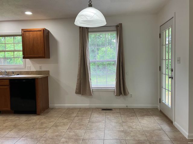 7872 Sandalwood Drive, Newburgh, IN 47630