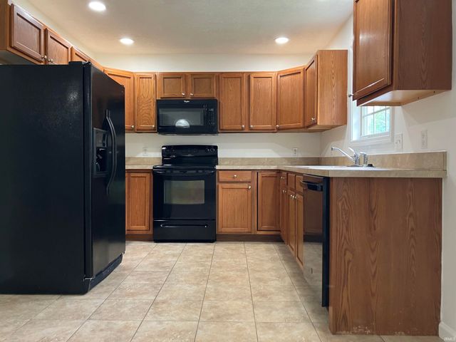 7872 Sandalwood Drive, Newburgh, IN 47630