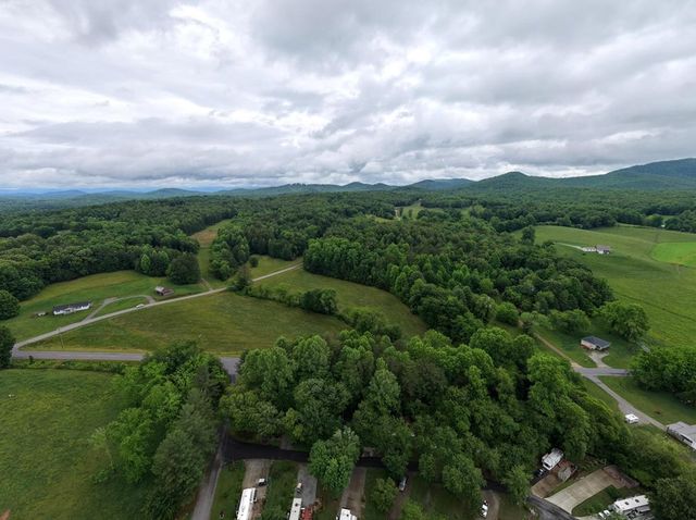 73 Moccasin Lane, Blairsville, GA 30512