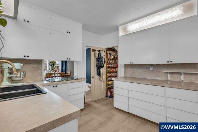 1115 Capitol St NE, Salem, OR 97301