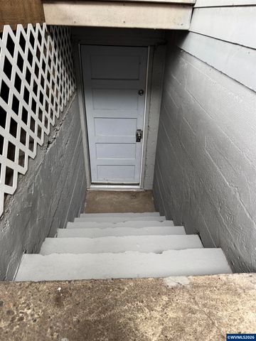 1115 Capitol St NE, Salem, OR 97301