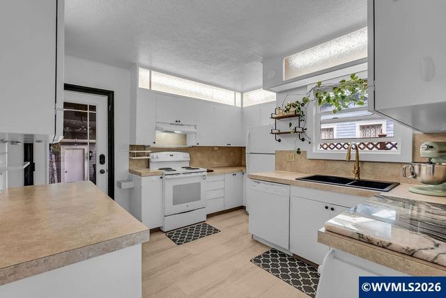 1115 Capitol St NE, Salem, OR 97301